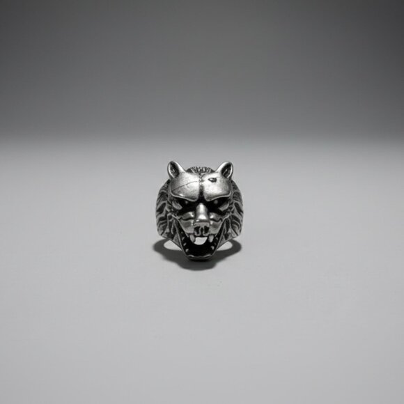 Antique Silver Skull Ring: Adjustable Gothic Ring, Statement Biker Jewellery - Picture 5 of 6